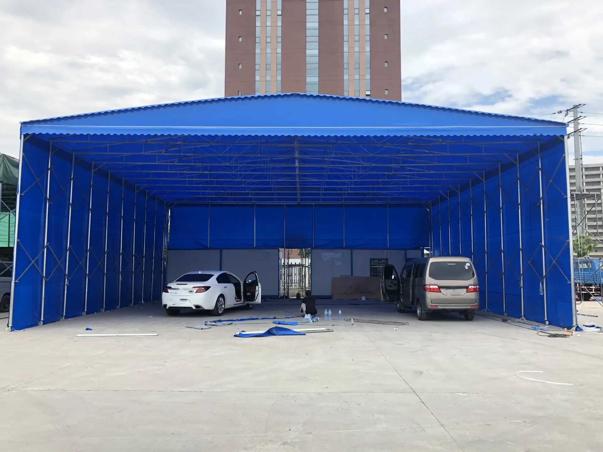 如何维护和保养伸缩雨篷以延长其使用寿命？